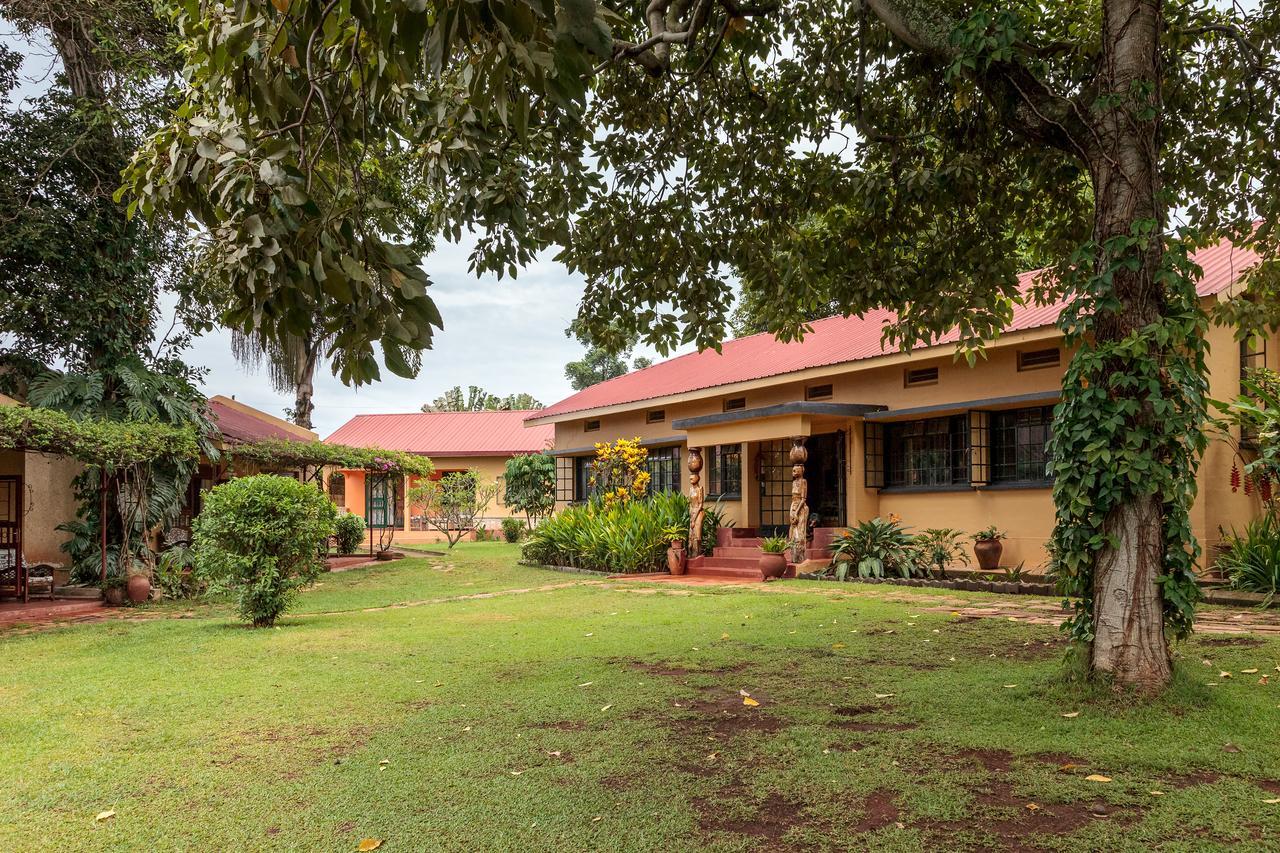 Airport Guesthouse Entebbe Ngoại thất bức ảnh