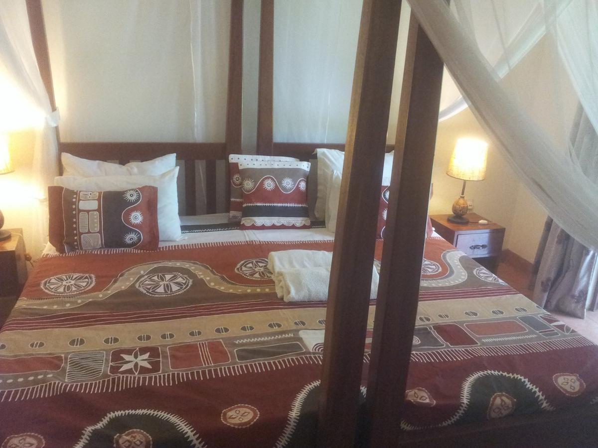 Airport Guesthouse Entebbe Ngoại thất bức ảnh