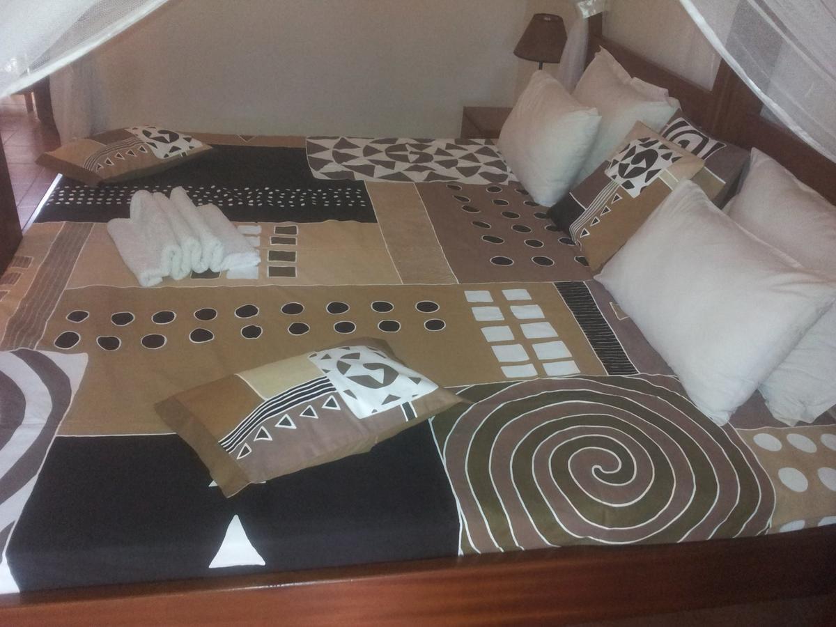 Airport Guesthouse Entebbe Ngoại thất bức ảnh