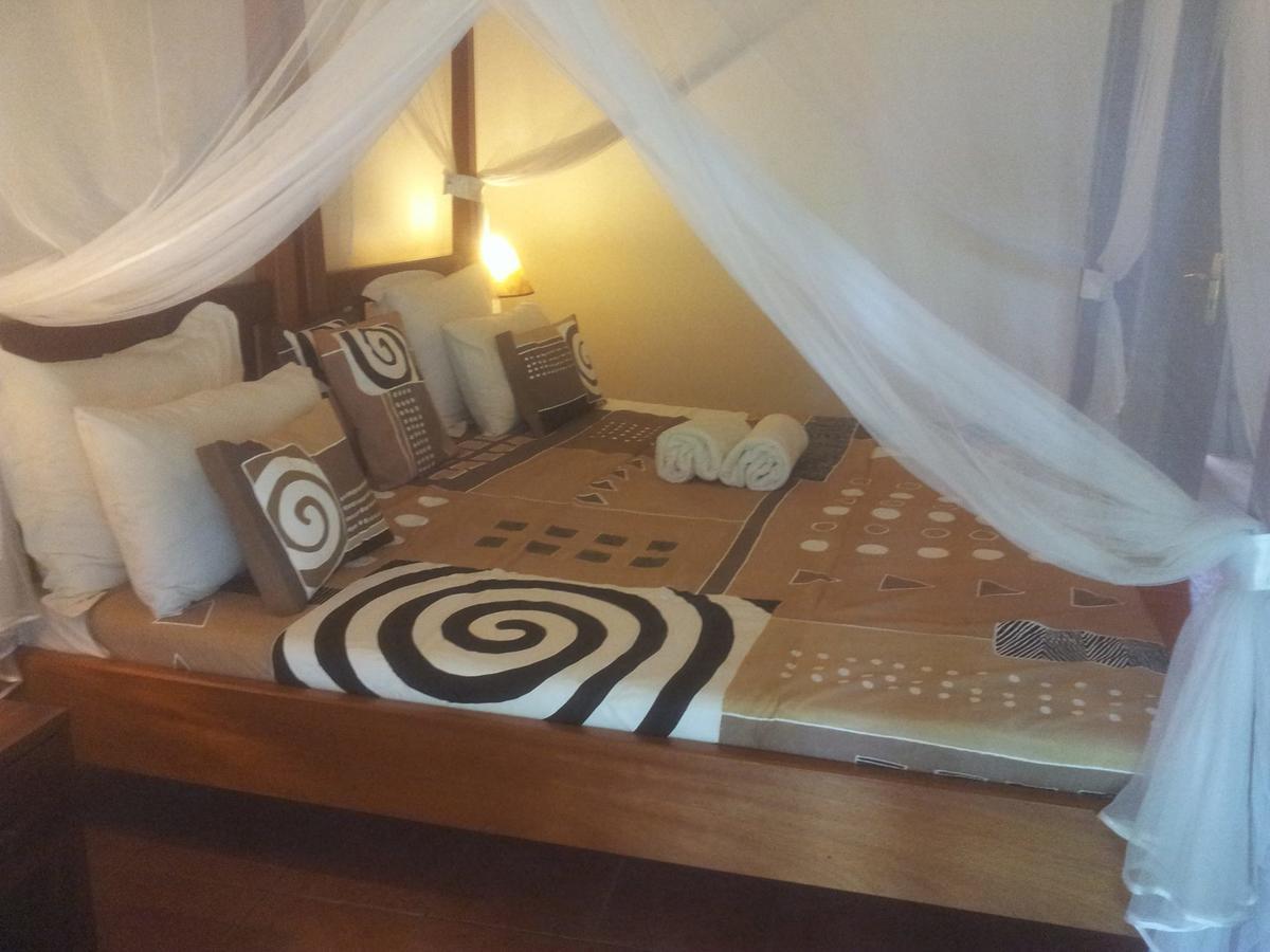 Airport Guesthouse Entebbe Ngoại thất bức ảnh