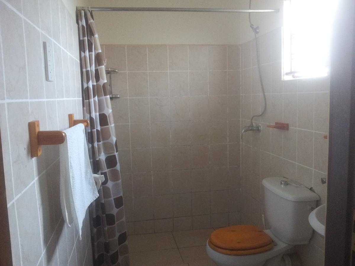 Airport Guesthouse Entebbe Ngoại thất bức ảnh